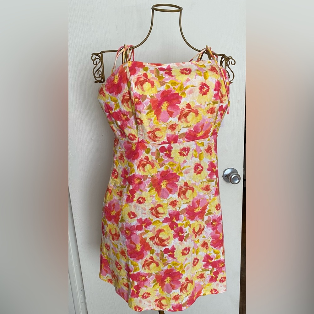 Old Navy : New size : Large spaghetti tie straps with spandex back fit .